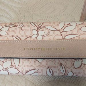 NWT Tommy Hilfiger Floral Wallet